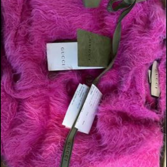 Gucci authentic Pink Shag Knit Cardigan. New. No used. XS - Picture 8 of 10